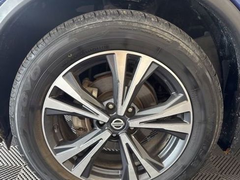 Certified 2019 Nissan Rogue SV w/ Premium Package AWD/4WD image 8