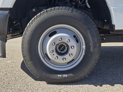 Used 2024 Ford F350 XL image 7