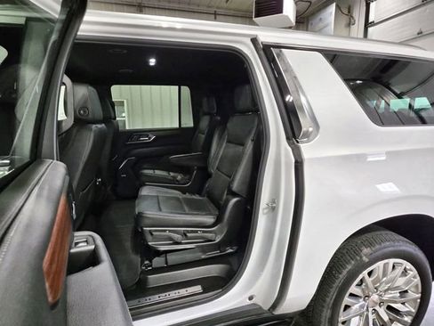 Used 2025 GMC Yukon XL Denali AWD/4WD image 23
