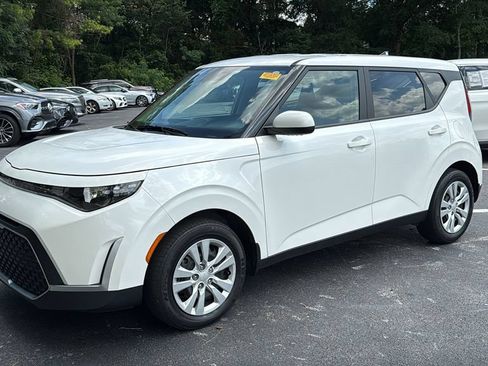 Used 2025 Kia Soul LX FWD image 7