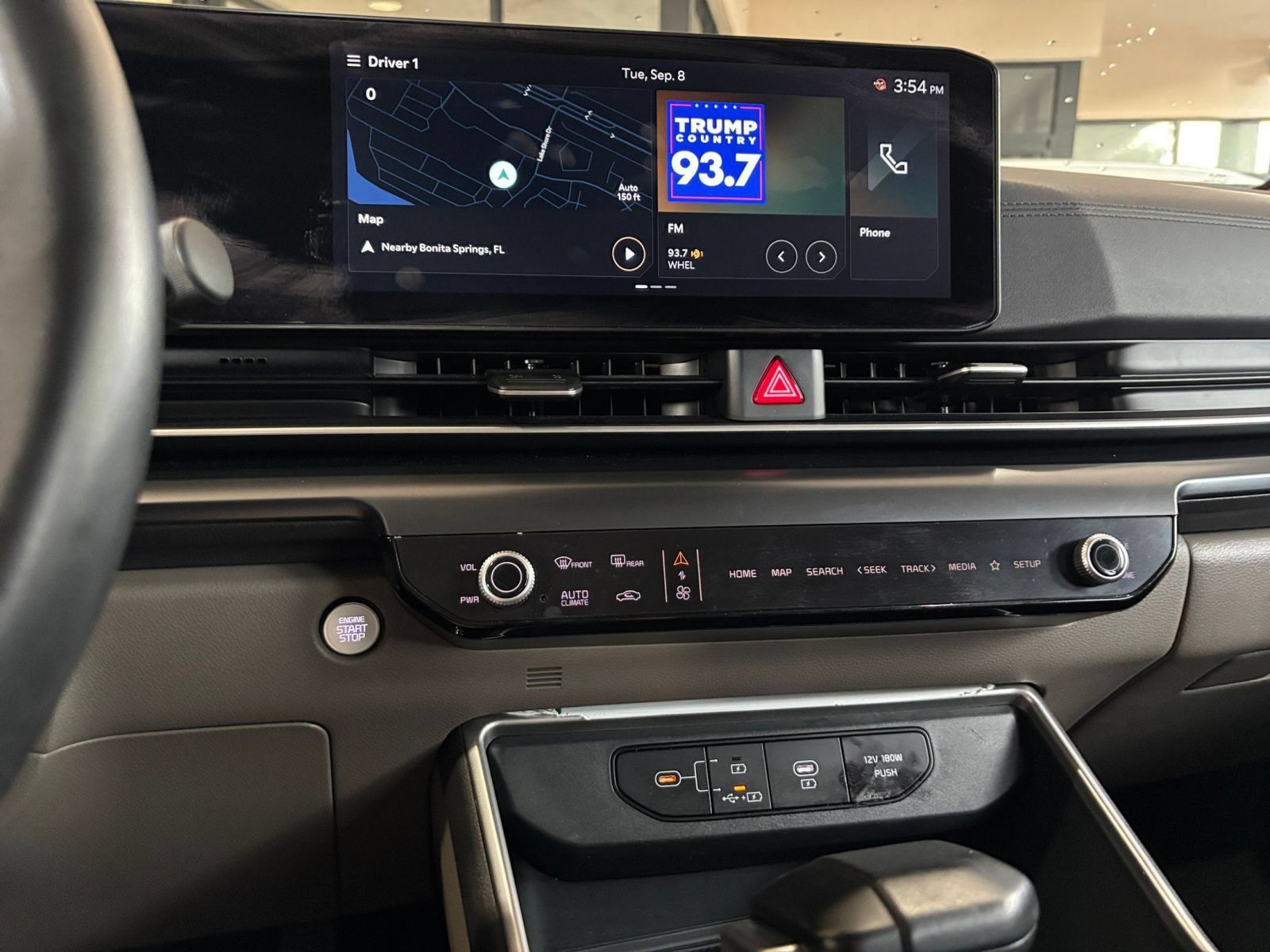 Used 2026 Kia Carnival FWD image 16