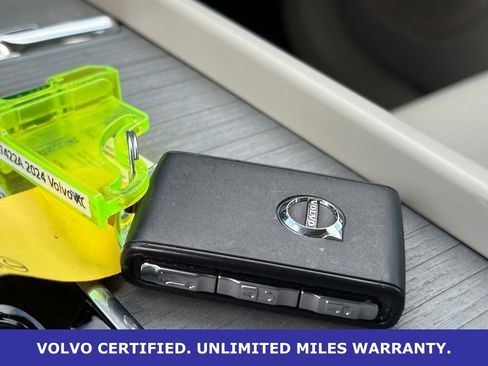 Certified 2024 Volvo XC60 T8 Ultimate w/ Protection Package Premier AWD/4WD image 38