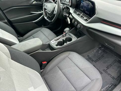 Used 2025 Chevrolet Trax RS w/ Sunroof Package FWD image 18