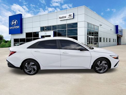 Used 2025 Hyundai Elantra SEL FWD image 4
