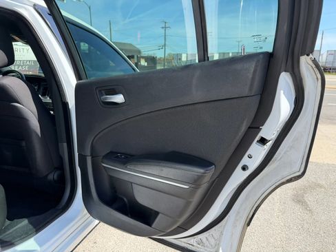 Used 2015 Dodge Charger SE w/ Popular Equipment Group image 9