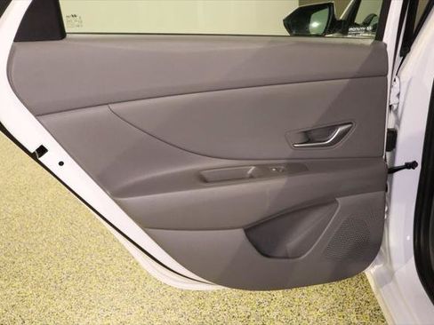 Used 2024 Hyundai Elantra SE FWD image 29