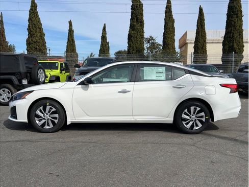 Used 2025 Nissan Altima 2.5 S image 7