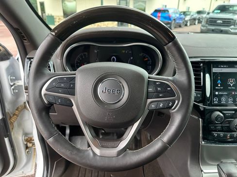 Used 2019 Jeep Grand Cherokee Overland AWD/4WD image 14