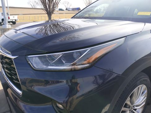 Certified 2022 Toyota Highlander Platinum image 6