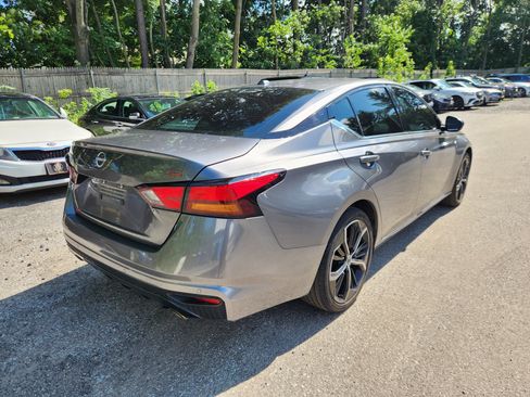 Used 2024 Nissan Altima 2.5 SR FWD image 14