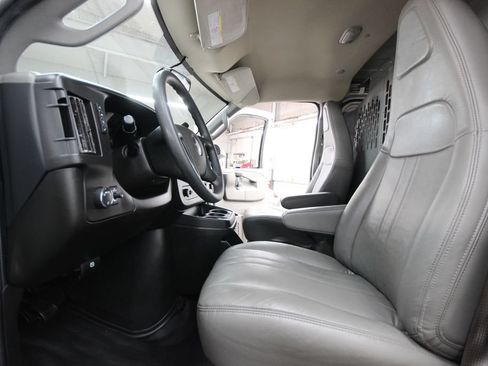 Used 2023 GMC Savana 2500 Extended RWD image 12