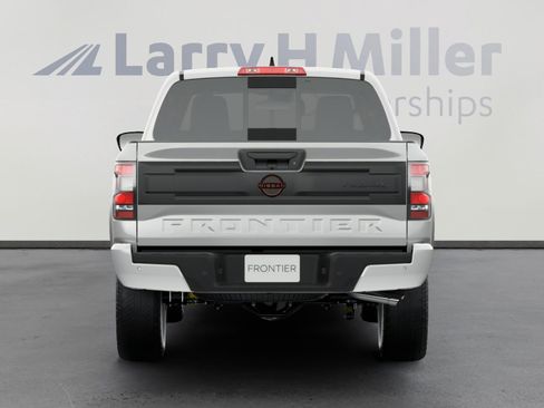 New 2026 Nissan Frontier PRO-4X w/ Tow Package AWD/4WD image 6