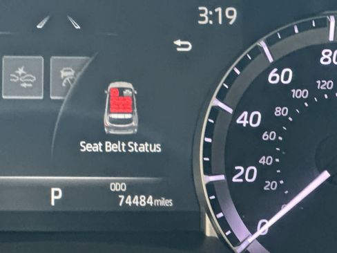 Used 2023 Toyota Highlander XLE FWD image 27