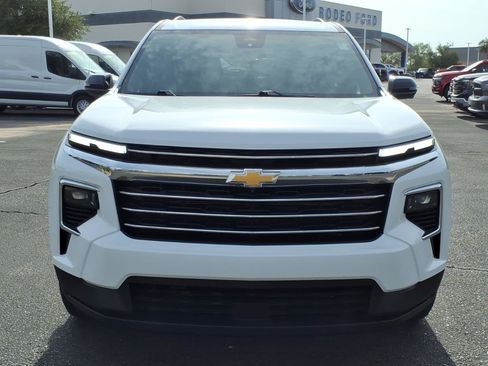 Used 2025 Chevrolet Traverse LT w/ Driver Confidence Package FWD image 8