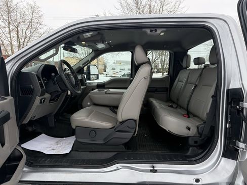 Used 2022 Ford F250 XL w/ Power Equipment Group image 2