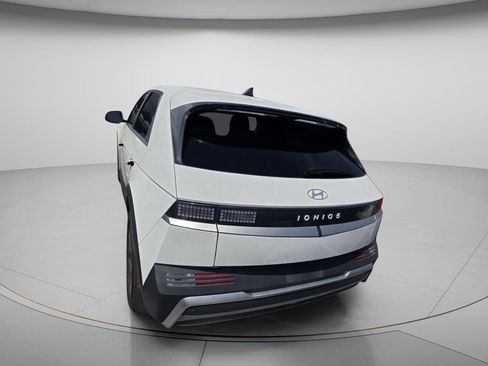 Certified 2025 Hyundai Ioniq 5 SE RWD image 6