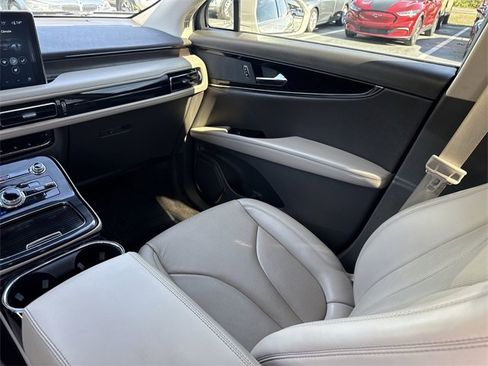 Certified 2023 Lincoln Nautilus Reserve image 18