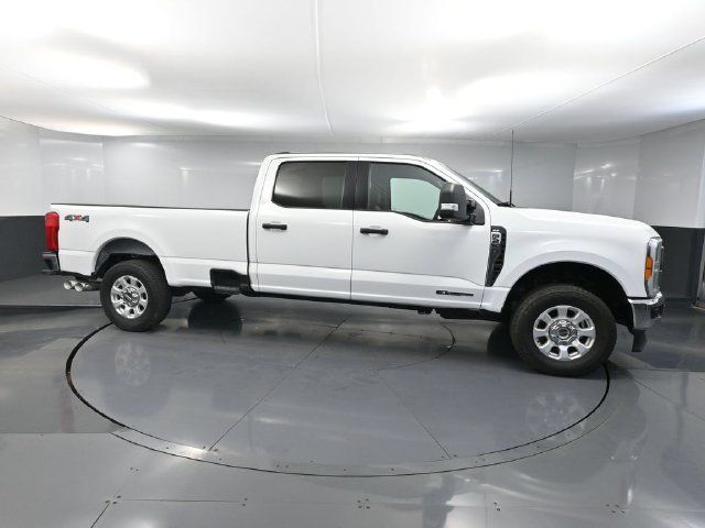 Used 2023 Ford F250 XLT AWD/4WD image 2