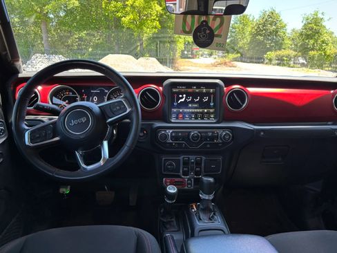 Used 2023 Jeep Gladiator Rubicon w/ Cold Weather Group AWD/4WD image 22
