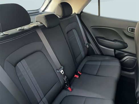 Used 2025 Hyundai Venue SEL image 11