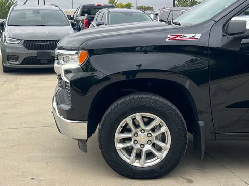 Used 2023 Chevrolet Silverado 1500 LT w/ Z71 Off-Road Package AWD/4WD image 9