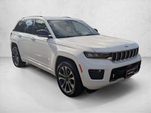 Certified 2022 Jeep Grand Cherokee Overland w/ Luxury Tech Group IV RWD image 3
