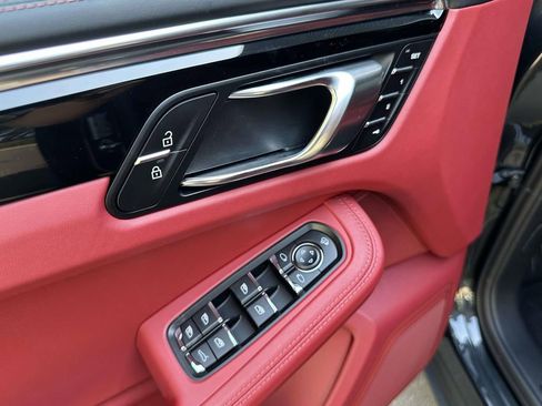 Certified 2026 Porsche Macan Turbo image 17