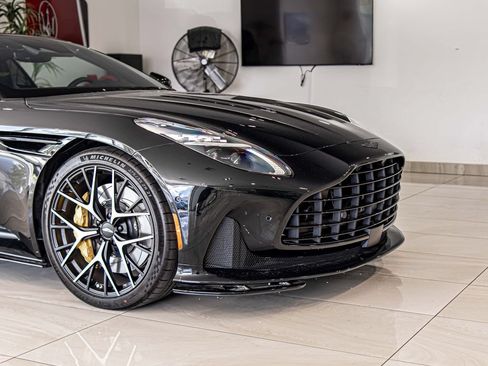 Used 2025 Aston Martin DB12 Convertible RWD image 3