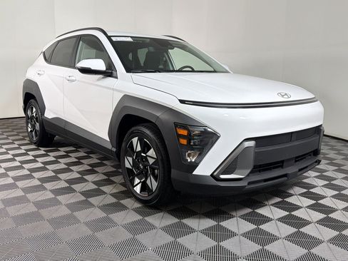 Used 2025 Hyundai Kona SEL FWD image 6