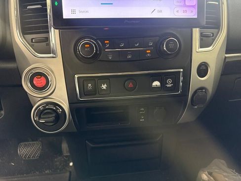 Used 2018 Nissan Titan SV AWD/4WD image 36