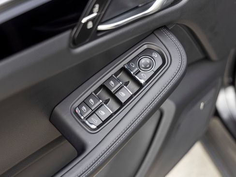 Certified 2026 Porsche Macan AWD/4WD image 27