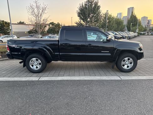 Used 2013 Toyota Tacoma PreRunner w/ TRD Sport Pkg RWD image 4