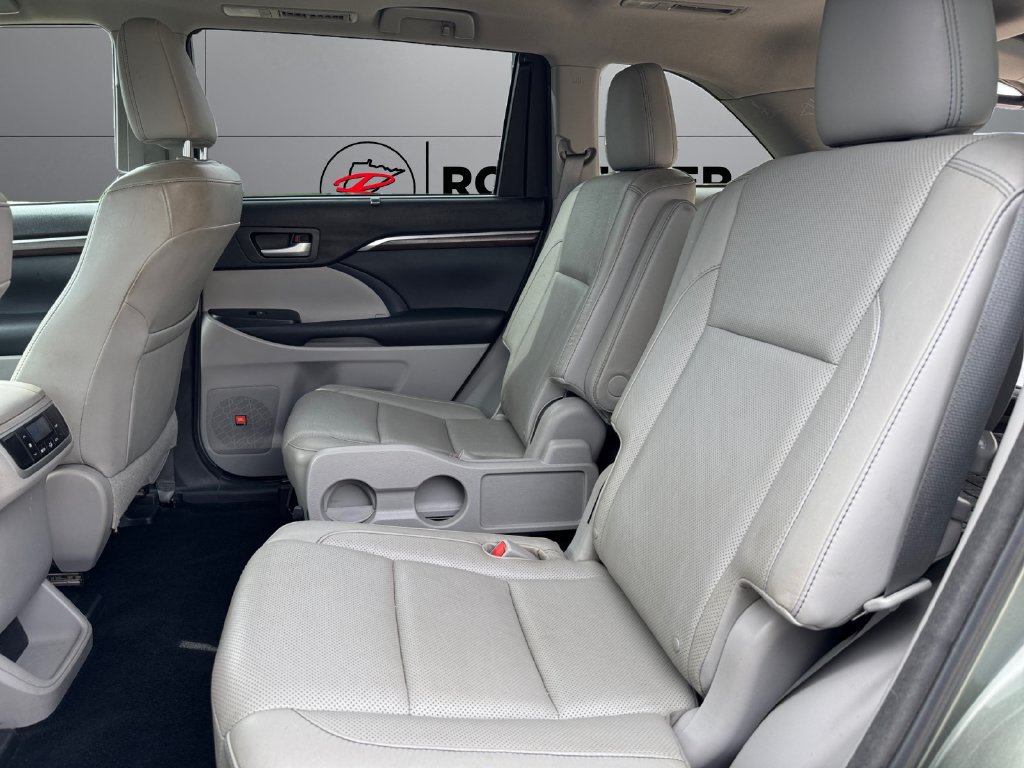 Used 2015 Toyota Highlander Limited AWD/4WD image 18