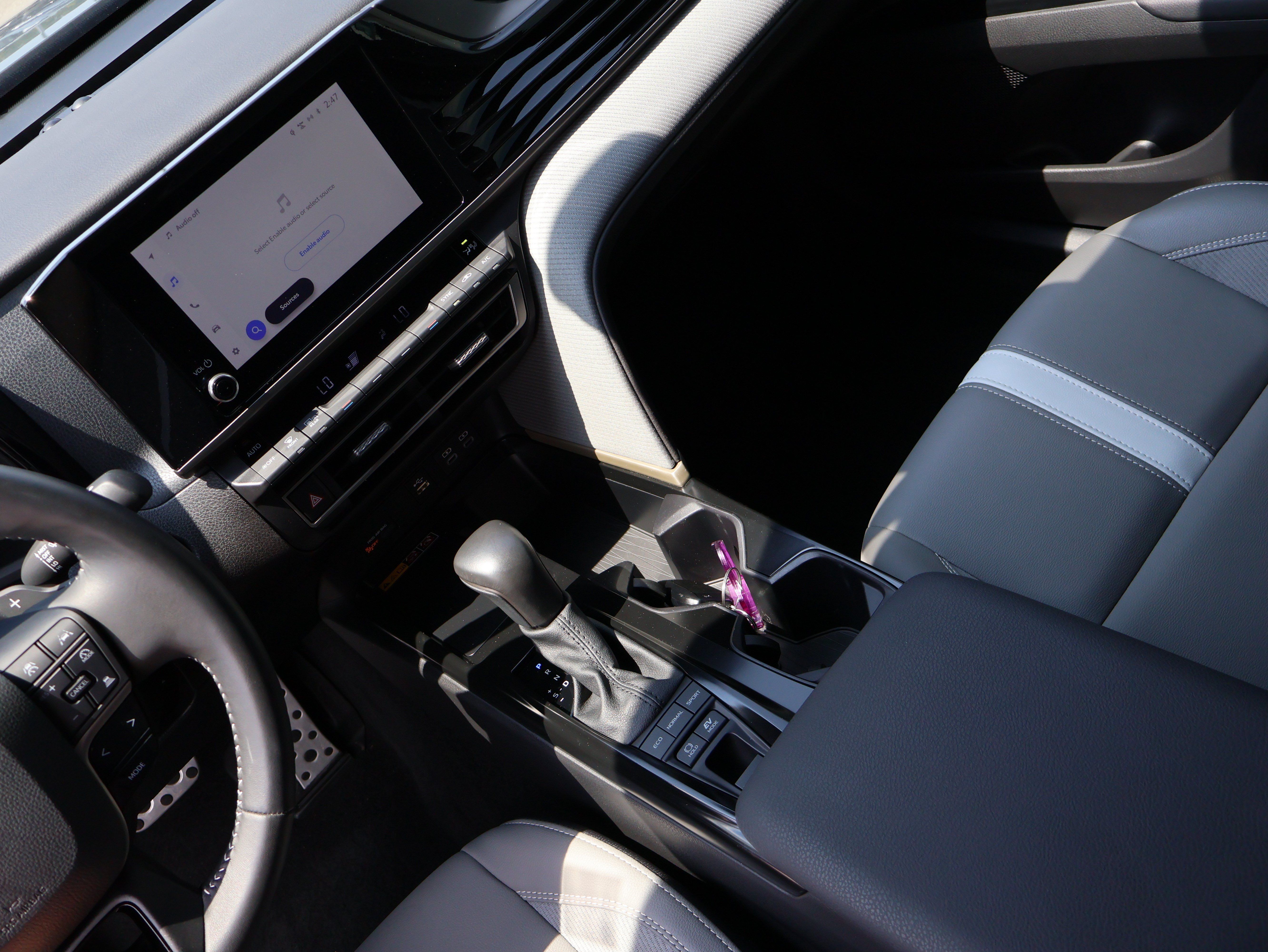 Used 2025 Toyota Camry SE FWD image 18