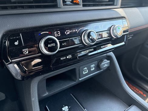 Used 2025 Honda Pilot TrailSport image 29