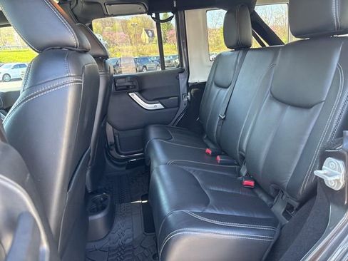 Used 2016 Jeep Wrangler Unlimited Rubicon image 15