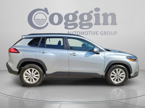 Certified 2023 Toyota Corolla Cross LE FWD image 4