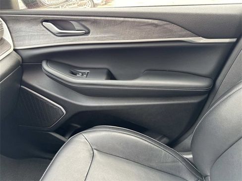 Used 2022 Jeep Grand Cherokee L Limited image 21