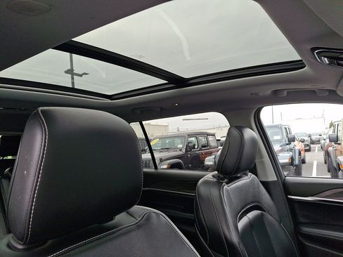 Used 2021 Jeep Grand Cherokee L Limited image 13