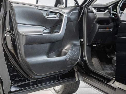 Used 2020 Toyota RAV4 XLE Premium image 38