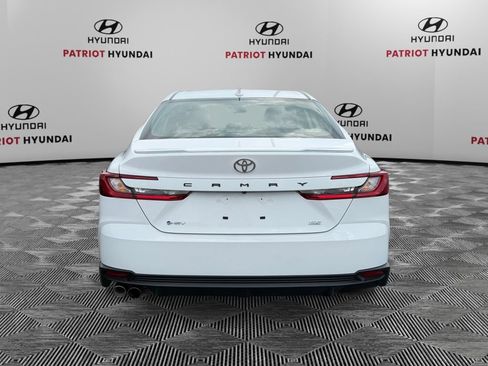 Used 2025 Toyota Camry SE FWD image 4
