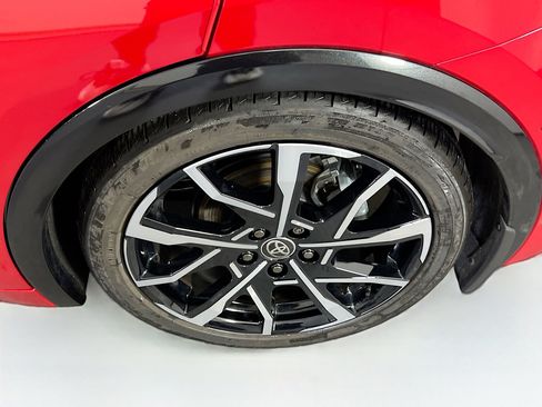 Used 2025 Toyota Prius Plug-In Hybrid image 31