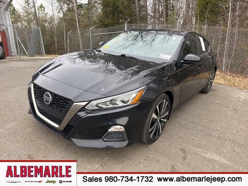 Used 2021 Nissan Altima 2.5 SR w/ SR Premium Package image 1