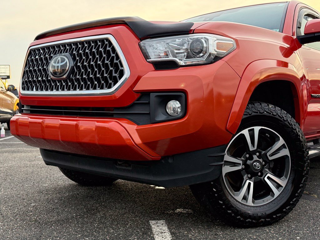 Used 2018 Toyota Tacoma TRD Sport w/ Technology Package AWD/4WD image 31