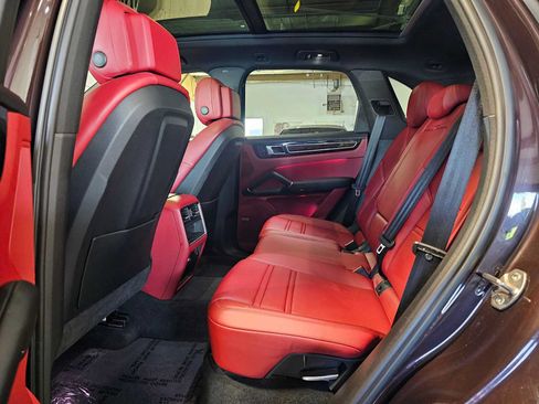 Used 2019 Porsche Cayenne AWD/4WD image 17