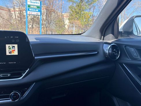 Used 2025 Chevrolet Equinox LT image 35