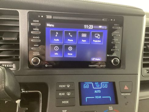 Used 2020 Toyota Sienna SE FWD image 24