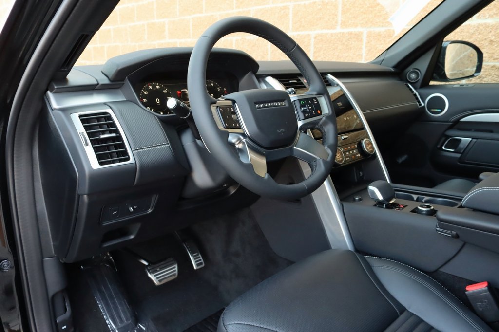 Certified 2024 Land Rover Discovery Dynamic SE AWD/4WD image 14