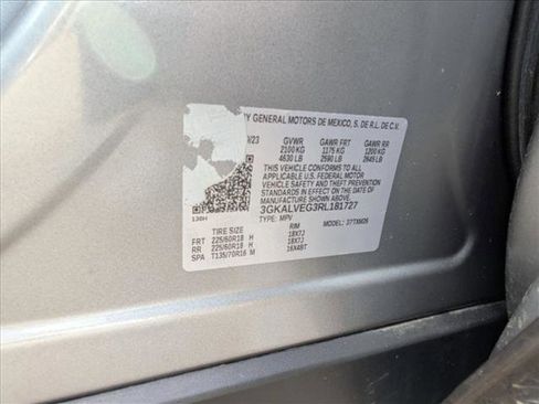 Used 2024 GMC Terrain SLT image 22