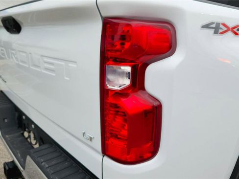 Used 2025 Chevrolet Silverado 2500 LT w/ Convenience Package image 4